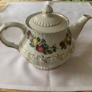 Vintage Ellgreave England Teapot